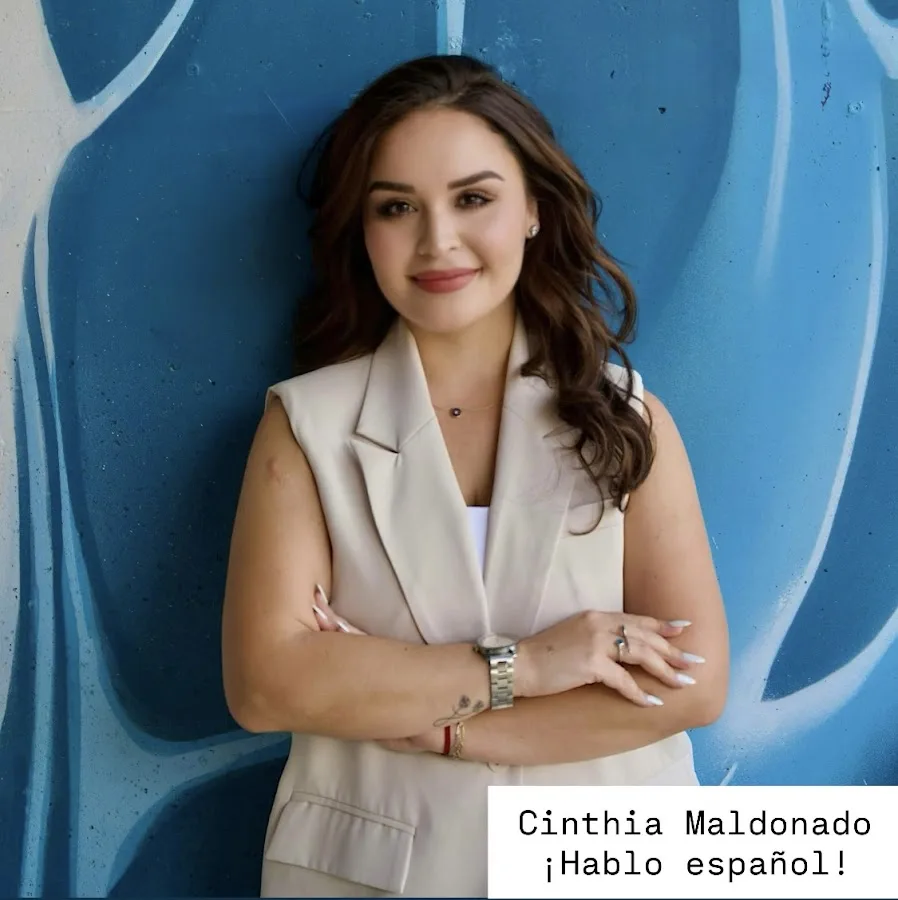 Cinthia Maldonado | Hola & Signed! Bilingual Notary & Apostille Services